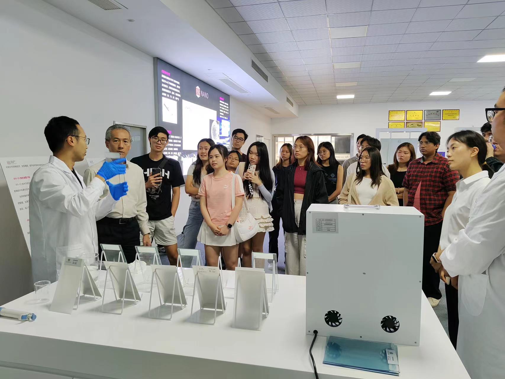 Chongqing University’s School of Energy and Power Engineering Visits 005 (Chongqing) Nanotechnology Co., Ltd. and Establishes Internship Base